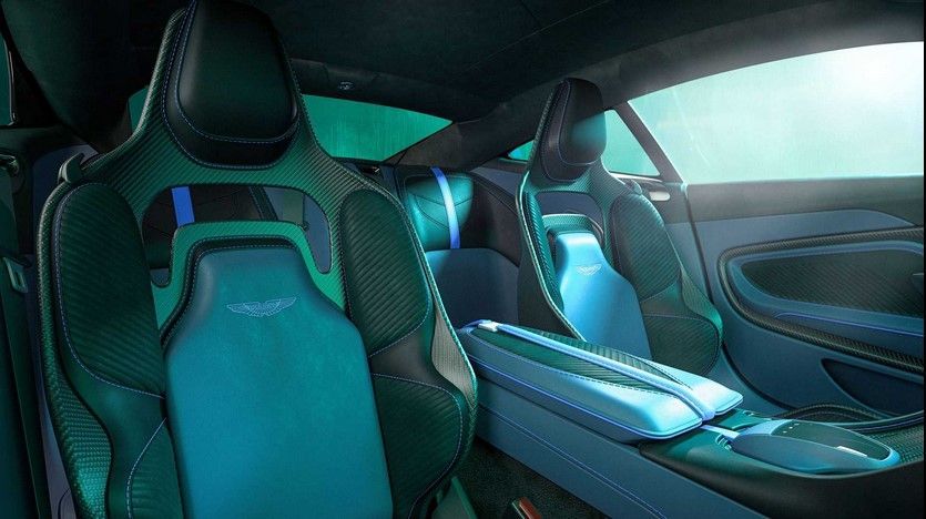 Aston Martin DBS 770 Ultimate 2022