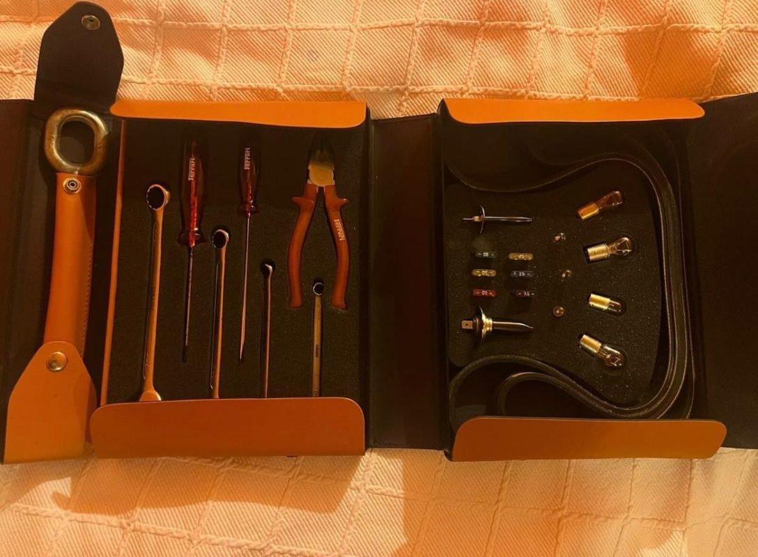 Trousse à outil Ferrari 550 Maranello