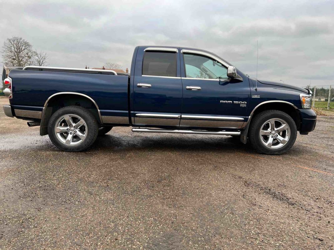 Dodge RAM LARAMIE 5.7 L 2007