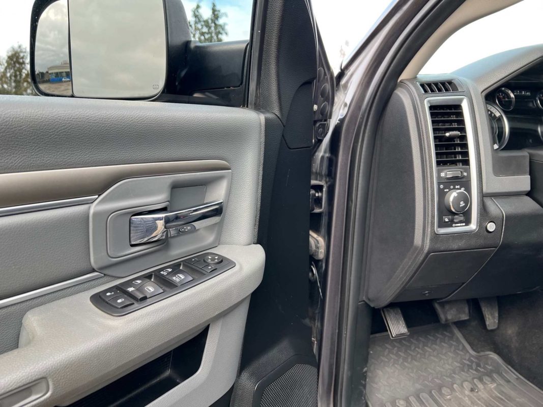 Dodge RAM HEMI OUTDOORSMAN 5.7 L 2017