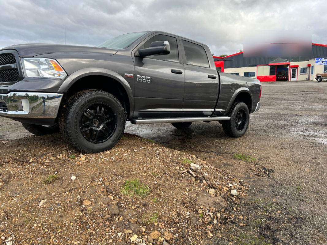 Dodge RAM HEMI OUTDOORSMAN 5.7 L 2017