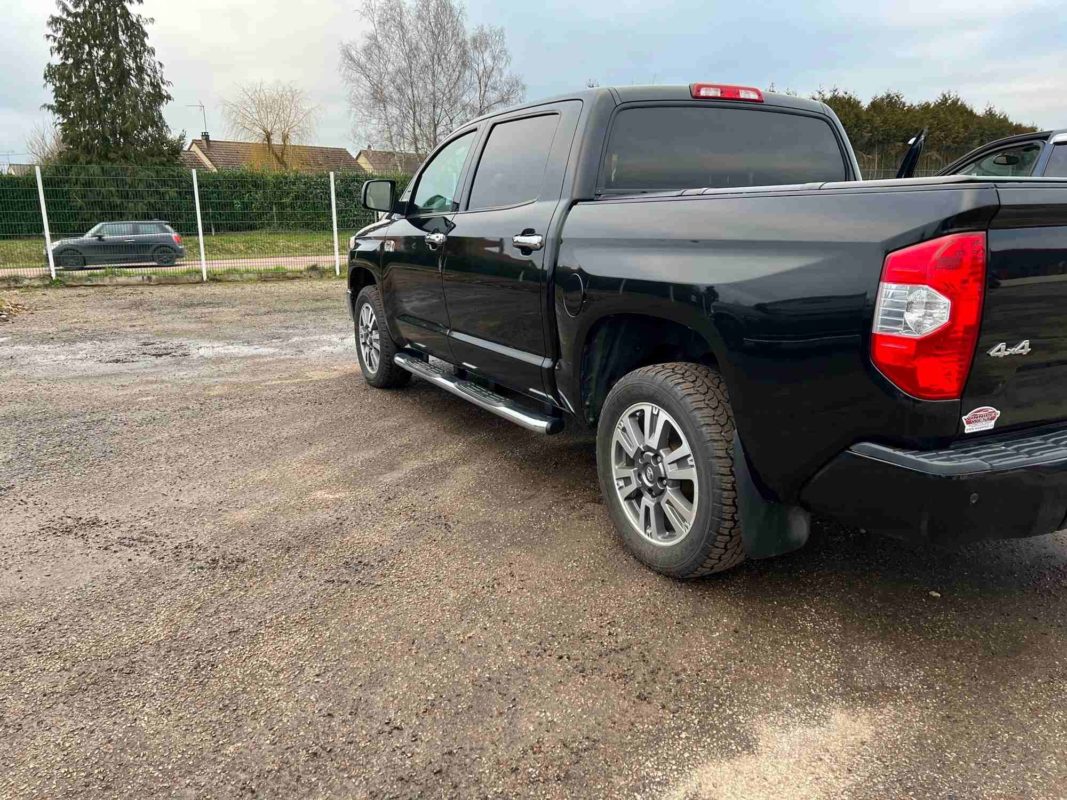 Toyota TUNDRA V8 5.7 L 2018
