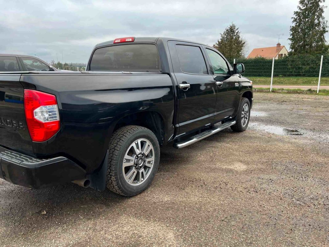 Toyota TUNDRA V8 5.7 L 2018
