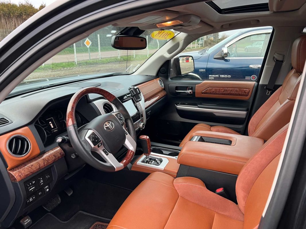 Toyota TUNDRA V8 5.7 L 2018