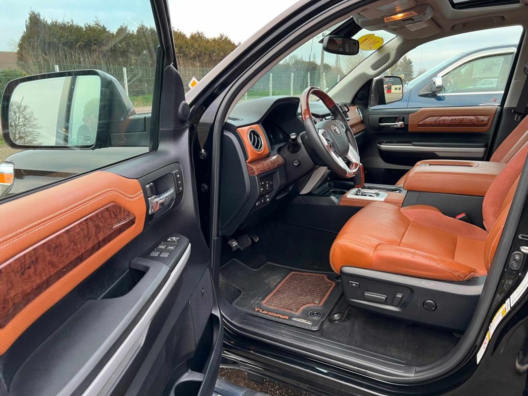 Toyota TUNDRA V8 5.7 L 2018