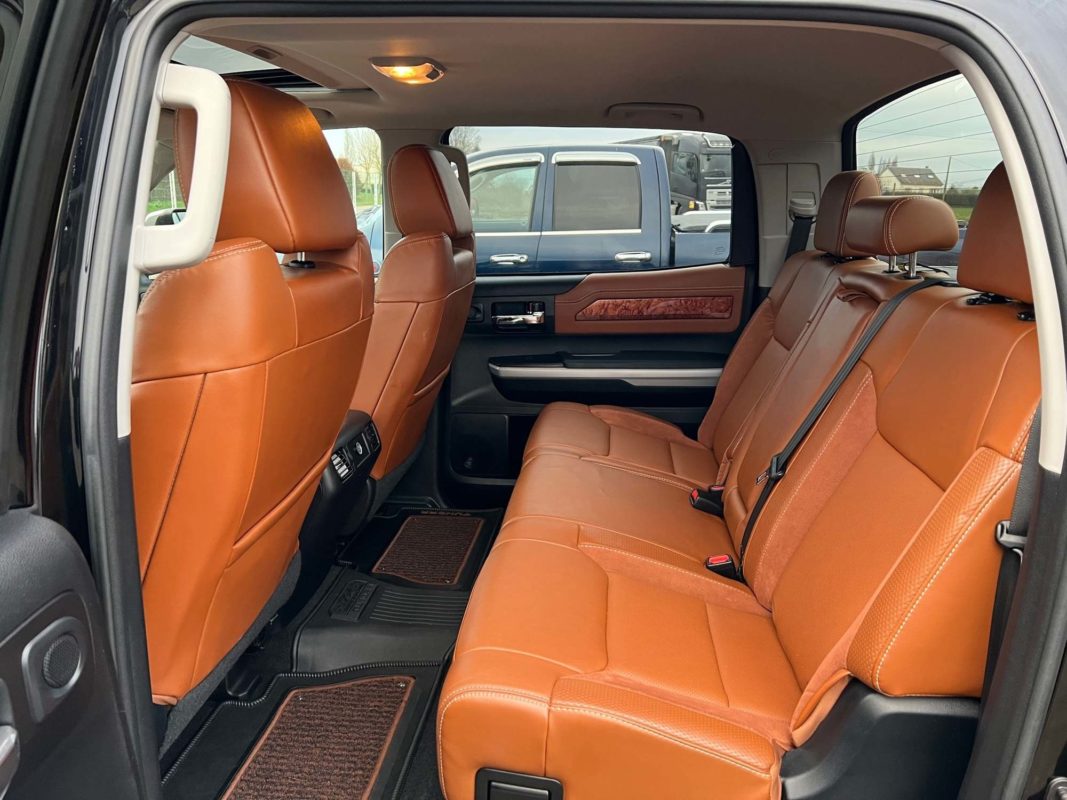 Toyota TUNDRA V8 5.7 L 2018