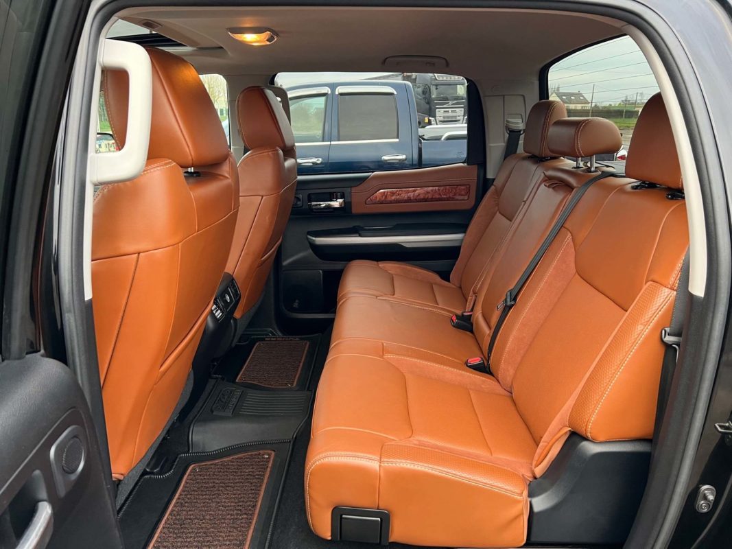 Toyota TUNDRA V8 5.7 L 2018