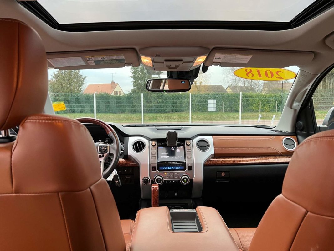 Toyota TUNDRA V8 5.7 L 2018