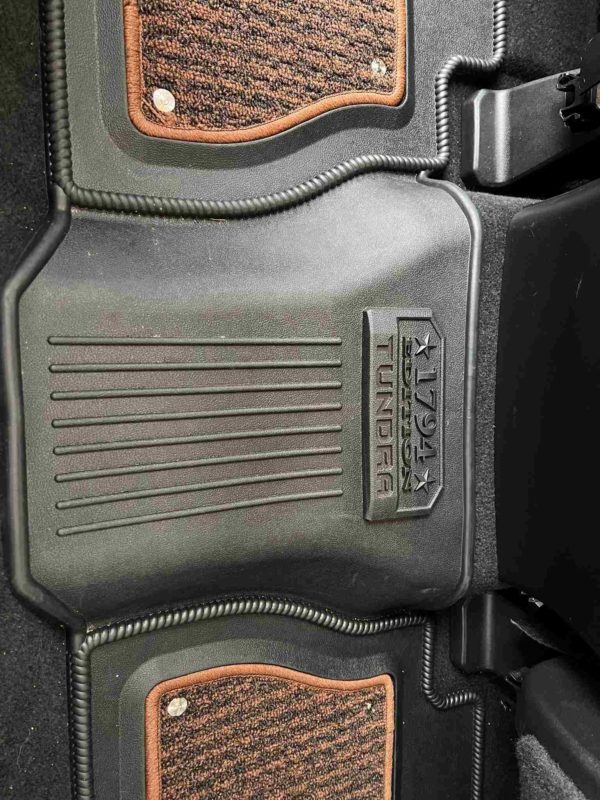 Toyota TUNDRA V8 5.7 L 2018