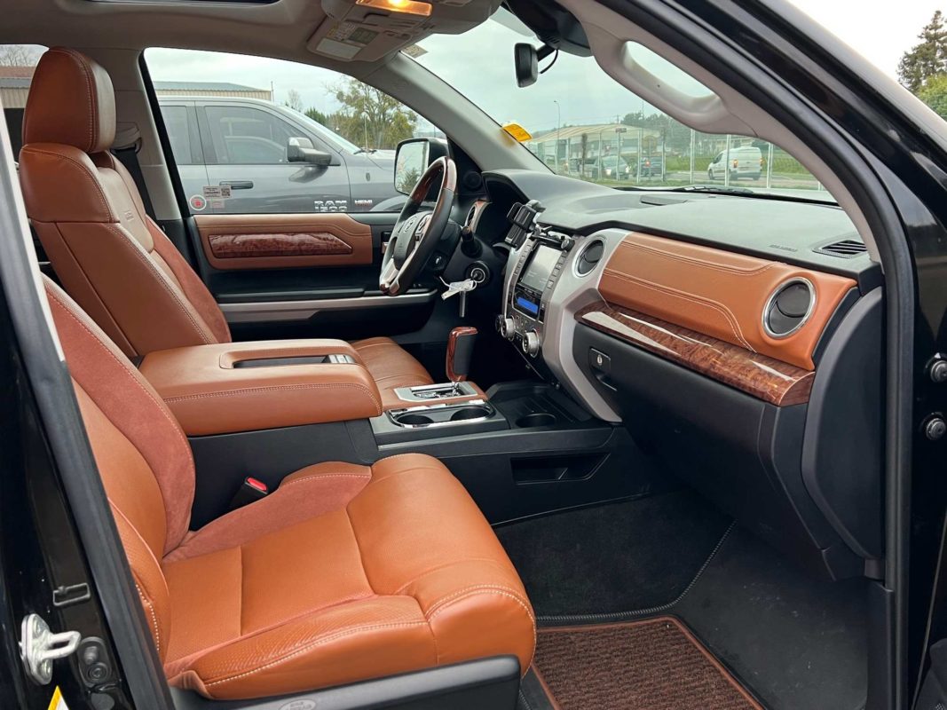 Toyota TUNDRA V8 5.7 L 2018